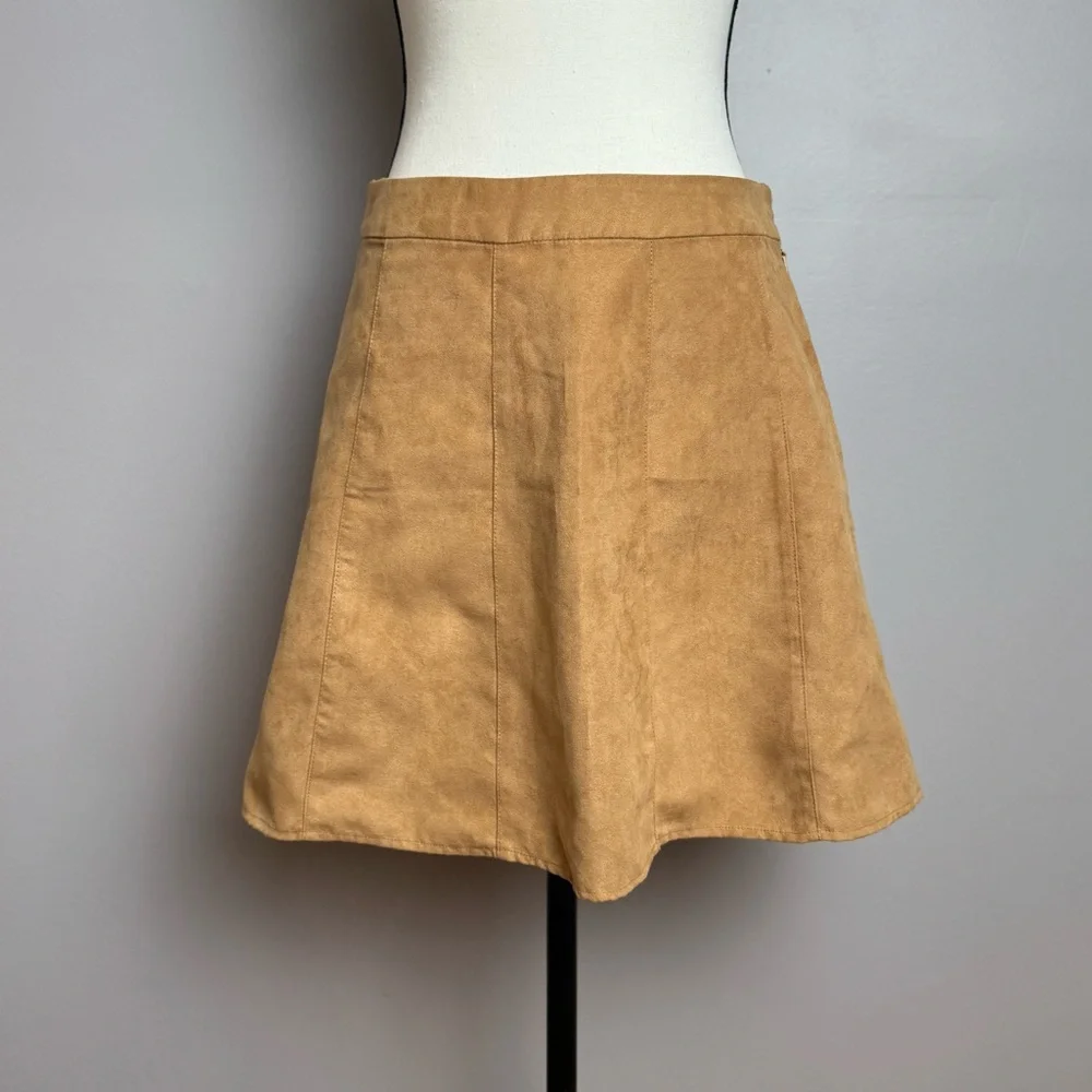 BCBGeneration faux suede A line seamed cognac/tan mini skirt size 8 - Picture 10 of 10
